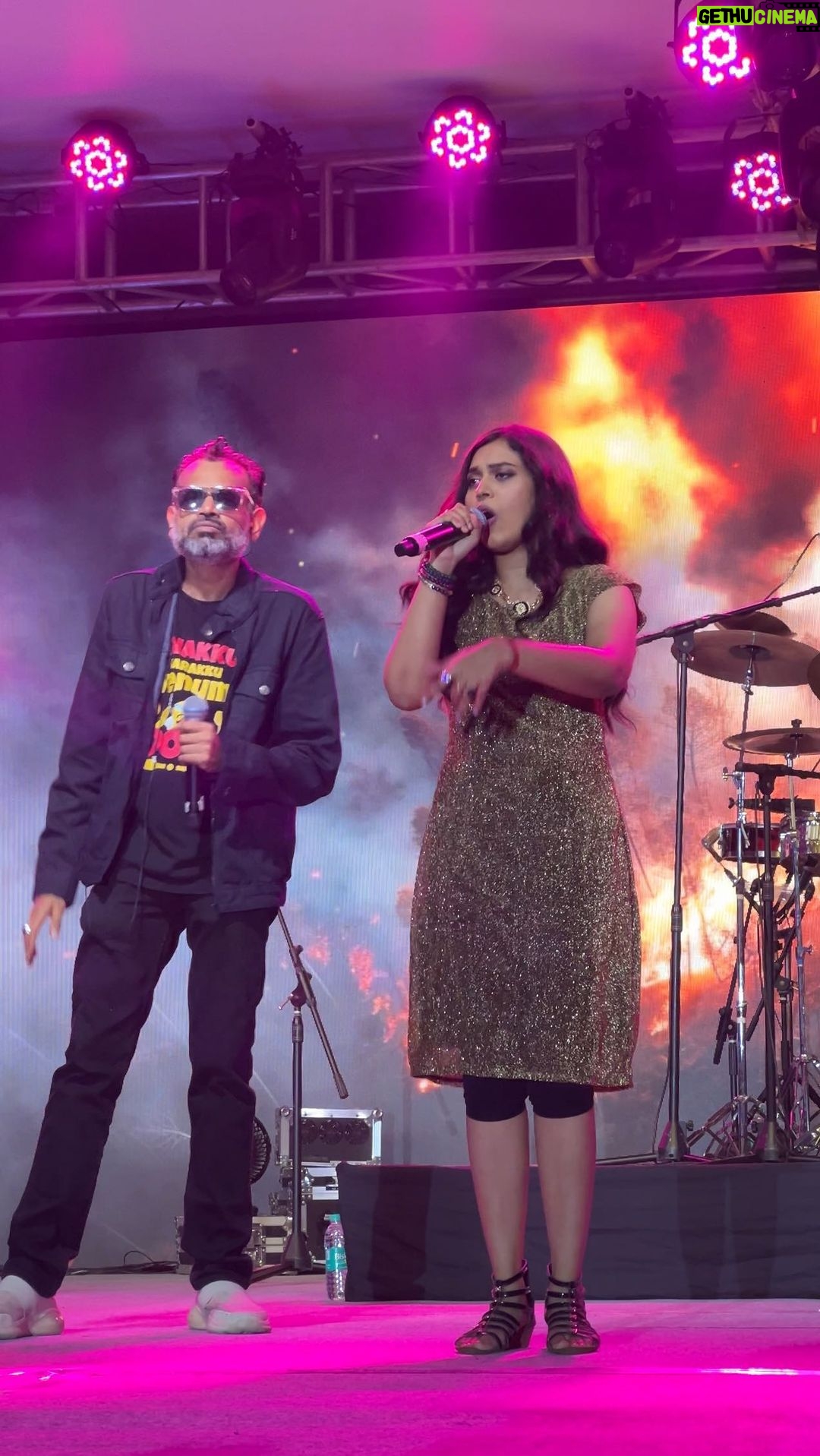 Haripriya Instagram - Aiyo Pathikichuuu ❤️🔥 Ft @haripriyasinger @premgi @singer_diwakar ♥️ Follow for more :) @kawinprakash.durai 🤍 If you like this! Like / comment / share & don’t forget to Save😉♥️ Turn on Post Notification 🔔🩵 #kollywood #concerts #cinemas #party #premji #trichyconcert Tiruchchirappalli
