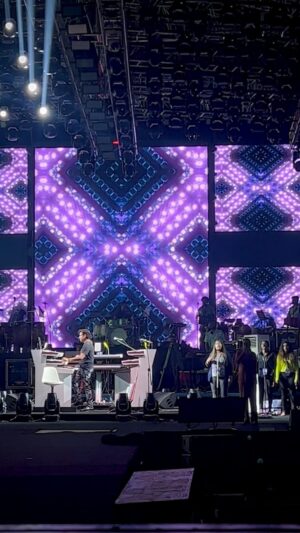 Haripriya Instagram - #Throwback to Rock on harris chennai concert’s stage rehearsals. 
Had a great experience working with such good musicians and technicians. 🫶🏼🧿 Here’s a clip of mudhar kanave ,loved how it sounded so i wanted to share this with y’all.
🤗
Kudos to our sound team @riyasdeenriyan & @raghuramankutty 👏🏼
.
.
#harrisjayaraj #concert #bts #live #explore #instareels #stage