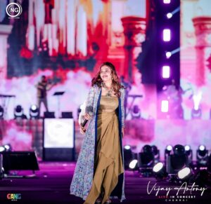 Haripriya Instagram - “Vijay Antony Live In Concert - Chennai ” 🎤

Ft. @haripriyasinger 💫

@vijayantony @noiseandgrains @gangmedia_offl @karya2000 @itisveer @thirdeyephotographyy 

#vijayantony  #OGVibe #noiseandgrains
