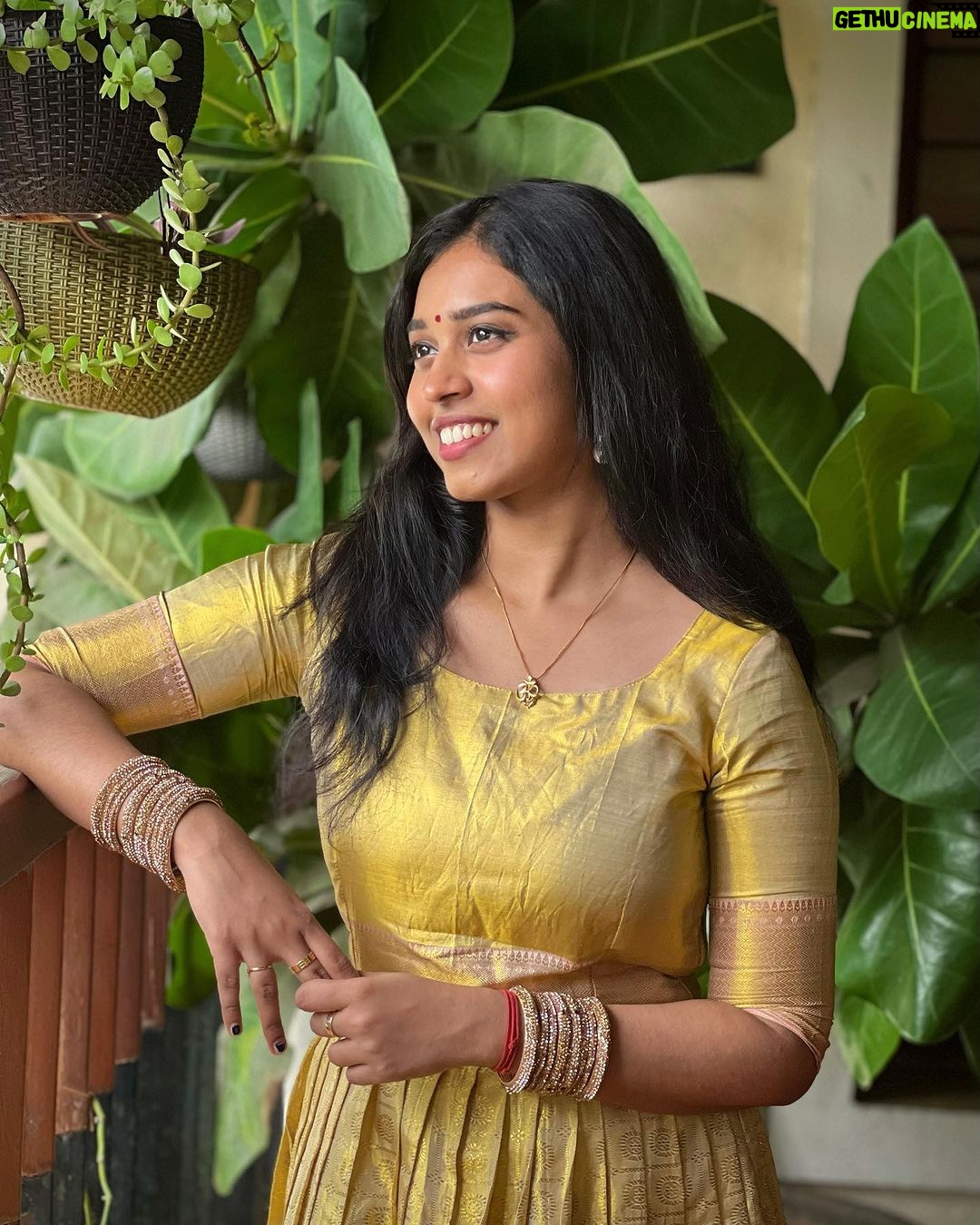 Haripriya Instagram - 🪔✨😊 . . . #Haripriya #haripriyasinger #diwali #festivetime #festivaloflights Chennai, India