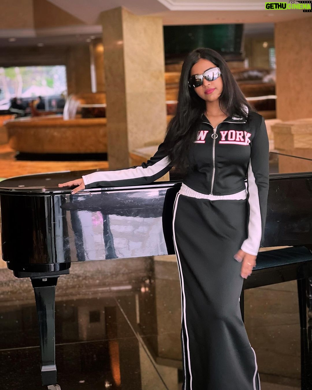 Haripriya Instagram - Good morning! 🕶️🤍 Pc: @kishyenrao . . . #Haripriya #haripriyasinger #fashionstyle #y2k