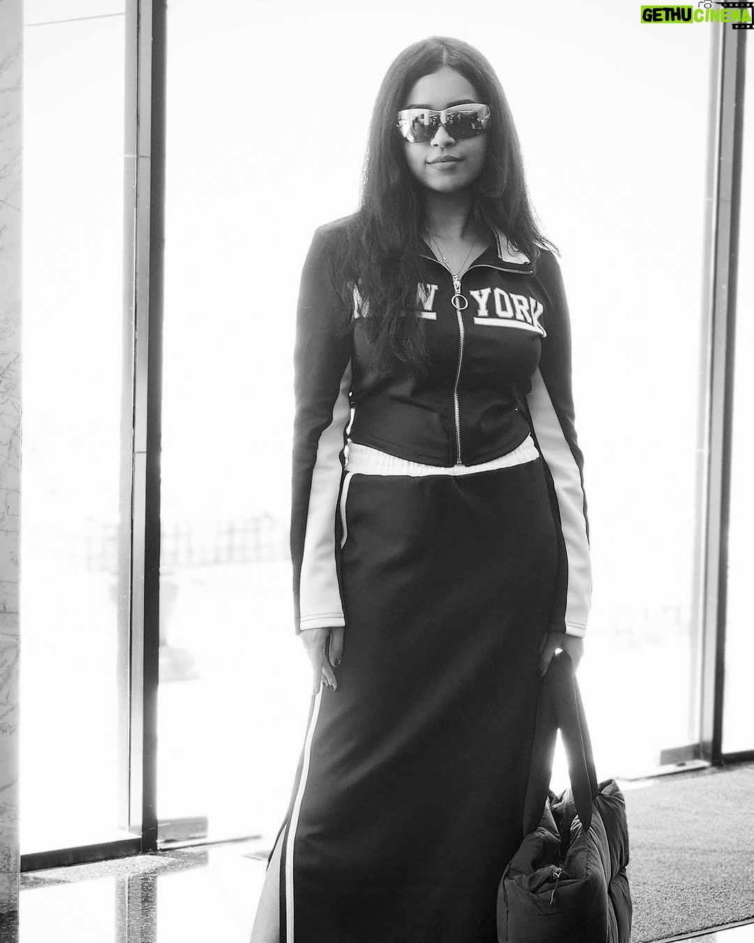 Haripriya Instagram - Good morning! 🕶️🤍 Pc: @kishyenrao . . . #Haripriya #haripriyasinger #fashionstyle #y2k