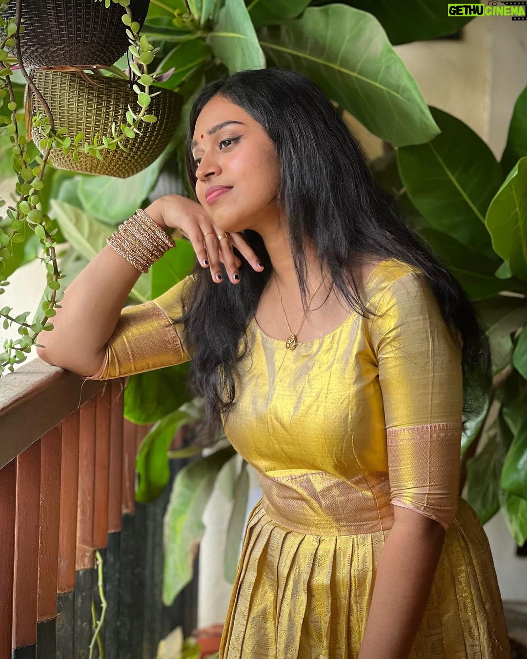 Haripriya Instagram - 🪔✨😊 . . . #Haripriya #haripriyasinger #diwali #festivetime #festivaloflights Chennai, India