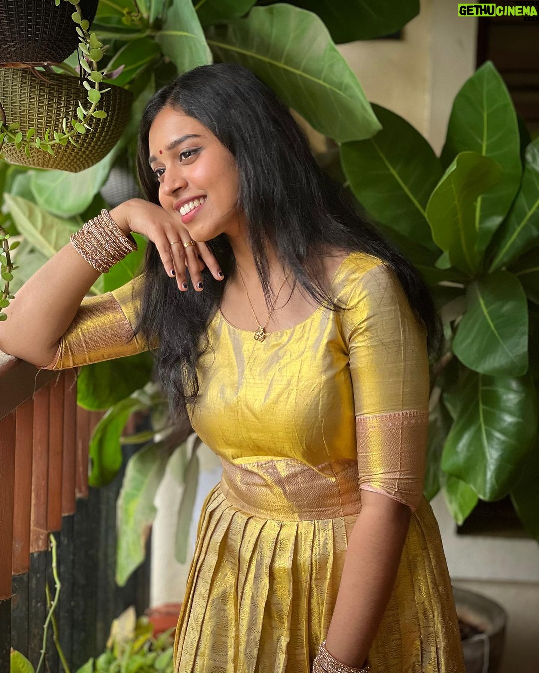 Haripriya Instagram - 🪔✨😊 . . . #Haripriya #haripriyasinger #diwali #festivetime #festivaloflights Chennai, India