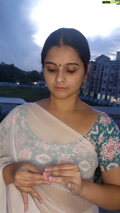 Haripriya Isai - 17.6K Likes - Noor kaviyam solli thotrathu indru ni solvathu🤩