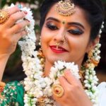 Haripriya Isai Instagram - பூவும் அவளும்..🤩 Inframe : @haripriyaa_official Mua : @meerumakeupartist_trichy Shot & Cuts : @jk.kapil #jk #kapil #photography #meeru #haripriya
