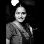 Haripriya Isai Instagram - நினைவிலே புது சுகம் த ர ர தா த தா.. தொடருதே தினம் தினம் த ர ர தா த தா...... 🌕✨ #கவி_piriyan புகைப்படம் 😍 கலர் & கருப்பு வெள்ளை SERIES #22 With @haripriyaa_official Mam 💫 . . . #passion #photography #photoshoot #series #aesthetic #she #actress #ethirneechal #explorepage #art #instaart #serial #artphotography #likesforlike #behindwoods #trendingnow #songs #viral # #postitfortheaesthetic #suntv #primetime_ #trending #isai #nandhini #fypシ #followersinstagram #followers #need