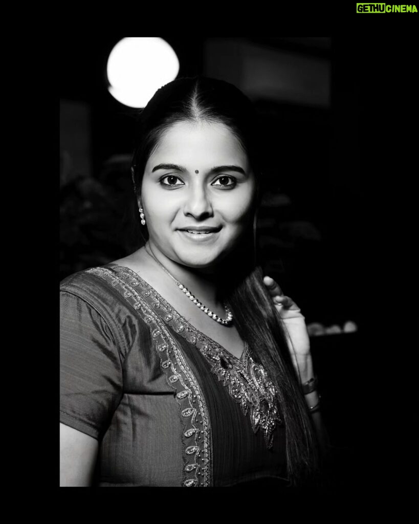 Haripriya Isai Instagram - நினைவிலே புது சுகம் த ர ர தா த தா.. தொடருதே தினம் தினம் த ர ர தா த தா...... 🌕✨ #கவி_piriyan புகைப்படம் 😍 கலர் & கருப்பு வெள்ளை SERIES #22 With @haripriyaa_official Mam 💫 . . . #passion #photography #photoshoot #series #aesthetic #she #actress #ethirneechal #explorepage #art #instaart #serial #artphotography #likesforlike #behindwoods #trendingnow #songs #viral # #postitfortheaesthetic #suntv #primetime_ #trending #isai #nandhini #fypシ #followersinstagram #followers #need