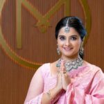 Haripriya Isai Instagram - Get ready for a sparkling Diwali celebration with @malabargoldanddiamonds I recently visited 📍Malabar Gold & Diamonds, to explore their jewellery and festive offers! • 100mg gold coins with purchase of every Rs 30000 on gold jewellery* • Upto 30℅ off on diamond value* • Upto 30℅ off on wastage of gemstone and polki jewellery* Offers valid till 19th November *T&C Apply. Visit a store near you and experience it yourself. #MalabarGoldandDiamonds #FestiveCollection #FestiveJewellery #DiwaliShopping