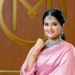 Haripriya Isai Instagram - Get ready for a sparkling Diwali celebration with @malabargoldanddiamonds I recently visited 📍Malabar Gold & Diamonds, to explore their jewellery and festive offers! • 100mg gold coins with purchase of every Rs 30000 on gold jewellery* • Upto 30℅ off on diamond value* • Upto 30℅ off on wastage of gemstone and polki jewellery* Offers valid till 19th November *T&C Apply. Visit a store near you and experience it yourself. #MalabarGoldandDiamonds #FestiveCollection #FestiveJewellery #DiwaliShopping