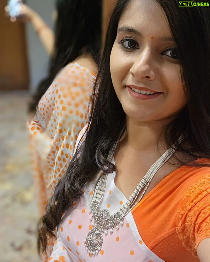 Haripriya Isai Instagram - #mirrorseries#smile#tamilactress#tamiloldsongs