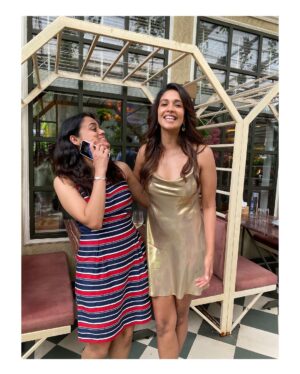 Harleen Sethi Instagram - When “Kohrra” finally cleared up 😬

Celebrating the triumph of art, belief, hard work, patience & commitment to excellence !! Thankyou @netflix_in for getting us all together for a celebration that was due 🥂🥳

KOHRRA SUCCESS PARTY 🎈 
#SudipSharma @barunsobti_says @randeepjha @diggi_sisodia @gunjitchopra @monika__shergill @tanyabami @officialcsfilms @polome_b @ankitmalik3 

P.S: Really missed rest of the cast & crew 🙃♥️