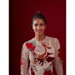 Harleen Sethi Instagram - Reindeer- ing through the ‘Kohrra’ 🦌 Outfit @sahilkochharofficial Styled by @stylingbyvictor @sohail__mughal___ Makeup @makeupbyvinod Hair @sunny_hairr Accessories @kushalsfashionjewellery 📸 @throwbakc