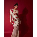Harleen Sethi Instagram - Reindeer- ing through the ‘Kohrra’ 🦌 Outfit @sahilkochharofficial Styled by @stylingbyvictor @sohail__mughal___ Makeup @makeupbyvinod Hair @sunny_hairr Accessories @kushalsfashionjewellery 📸 @throwbakc