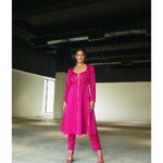 Harleen Sethi Instagram - Dhundh hogi, Kohrra bhi chaayega ‘Nimrat’ ko phir bhi koi rok naa paayega 2 days to go 💝 #Kohrra premieres 15th July only on @netflix_in Outfit @raw_mango Styled by @stylingbyvictor @sohail__mughal___ Assisted by @styleby_antara Accessories @aulerthofficial Hair @sunny_hairr @kavitaparmar_makeup_hair Makeup @makeupbyvinod 📸 @throwbakc