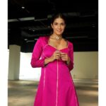 Harleen Sethi Instagram - Dhundh hogi, Kohrra bhi chaayega ‘Nimrat’ ko phir bhi koi rok naa paayega 2 days to go 💝 #Kohrra premieres 15th July only on @netflix_in Outfit @raw_mango Styled by @stylingbyvictor @sohail__mughal___ Assisted by @styleby_antara Accessories @aulerthofficial Hair @sunny_hairr @kavitaparmar_makeup_hair Makeup @makeupbyvinod 📸 @throwbakc