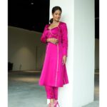 Harleen Sethi Instagram - Dhundh hogi, Kohrra bhi chaayega ‘Nimrat’ ko phir bhi koi rok naa paayega 2 days to go 💝 #Kohrra premieres 15th July only on @netflix_in Outfit @raw_mango Styled by @stylingbyvictor @sohail__mughal___ Assisted by @styleby_antara Accessories @aulerthofficial Hair @sunny_hairr @kavitaparmar_makeup_hair Makeup @makeupbyvinod 📸 @throwbakc