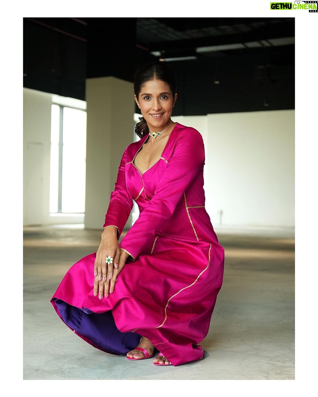 Harleen Sethi Instagram - Dhundh hogi, Kohrra bhi chaayega ‘Nimrat’ ko phir bhi koi rok naa paayega 2 days to go 💝 #Kohrra premieres 15th July only on @netflix_in Outfit @raw_mango Styled by @stylingbyvictor @sohail__mughal___ Assisted by @styleby_antara Accessories @aulerthofficial Hair @sunny_hairr @kavitaparmar_makeup_hair Makeup @makeupbyvinod 📸 @throwbakc