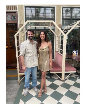 Harleen Sethi Instagram - When “Kohrra” finally cleared up 😬

Celebrating the triumph of art, belief, hard work, patience & commitment to excellence !! Thankyou @netflix_in for getting us all together for a celebration that was due 🥂🥳

KOHRRA SUCCESS PARTY 🎈 
#SudipSharma @barunsobti_says @randeepjha @diggi_sisodia @gunjitchopra @monika__shergill @tanyabami @officialcsfilms @polome_b @ankitmalik3 

P.S: Really missed rest of the cast & crew 🙃♥️