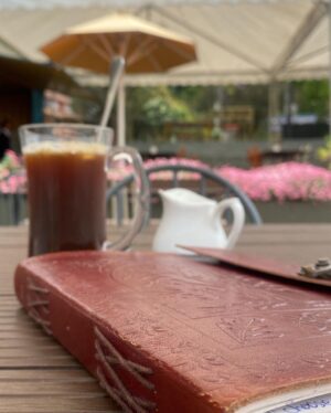 Harleen Sethi Instagram - Coffee: because adulting is hard 

🫶🏼

#HappyInternationalCoffeeDay #SoulmateConnection #IcedCoffeeLover #BooksandCoffee