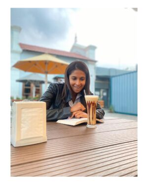 Harleen Sethi Instagram - Coffee: because adulting is hard 

🫶🏼

#HappyInternationalCoffeeDay #SoulmateConnection #IcedCoffeeLover #BooksandCoffee