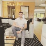 Harry-James Thornton Instagram - Living the dream 😎🏠