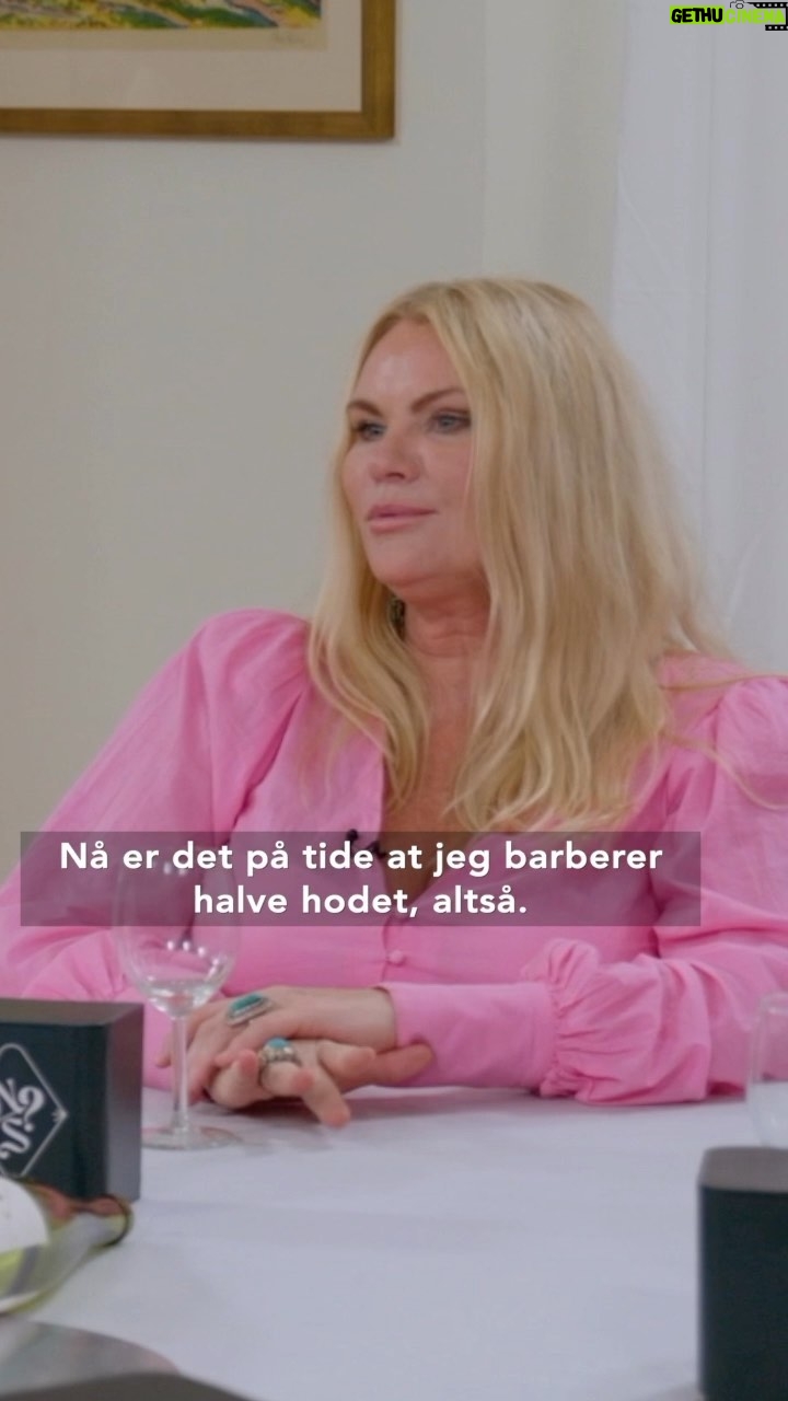 Hasse Hope Instagram - Det blir rimelig ellevill stemning rundt bordet da @miagundersen_nr1 sier ja til denne nødten i «Nødt eller sannhet»😮💨🤯 Se alle episodene på dagbladet.no nå!