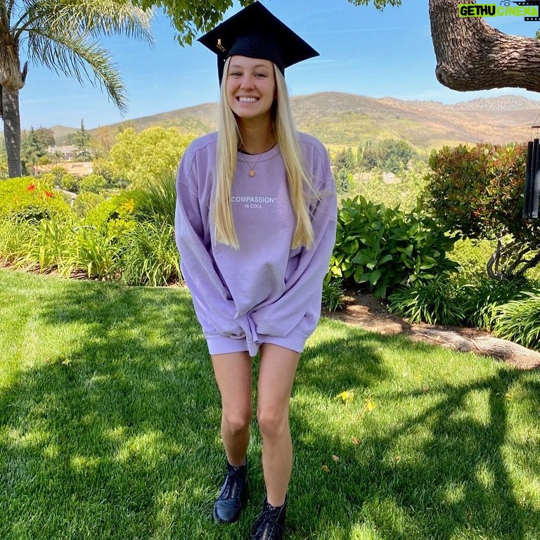 Heather Locklear Instagram - Tomorrow is the big LMU graduation at home for my baby. Tune in for more tomorrow 🎓❤️