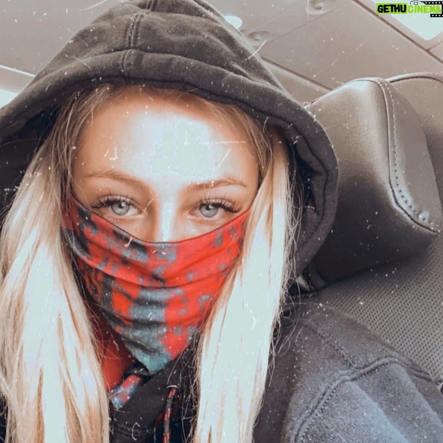 Heather Locklear Instagram - Stay safe my angel 😇