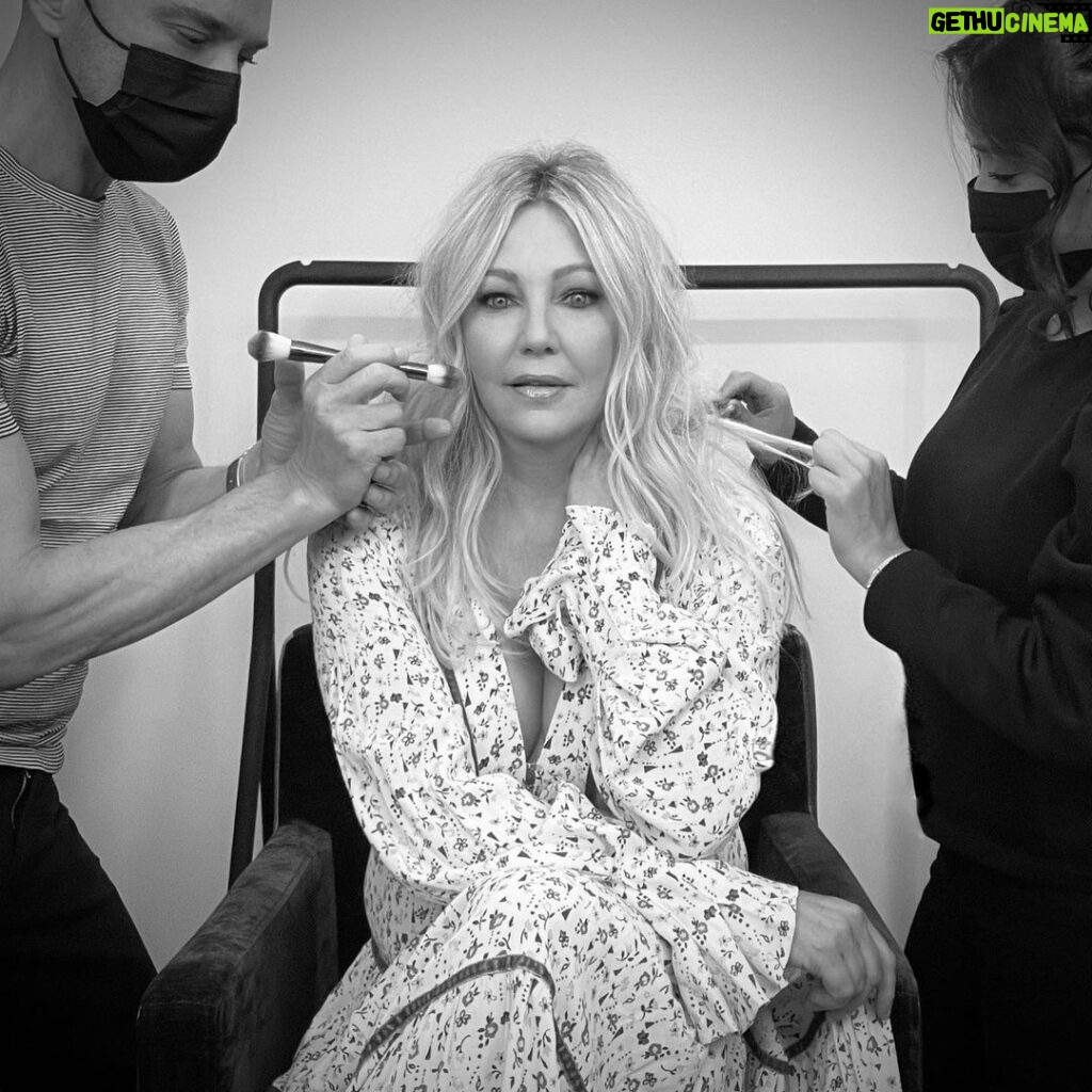 Heather Locklear Instagram - Getting glammed up for Kelly Clarkson with @brettglam and @dominiquediazz ❤💕 Chatting today with @kellyclarksonshow about #DontSweatTheSmallStuff and a few other fun things! Hope you can tune in!