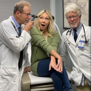 Heather Locklear Instagram - My fantastic Executive Producers, poising as doctors and being background🥰🥰🥰 Last day😢