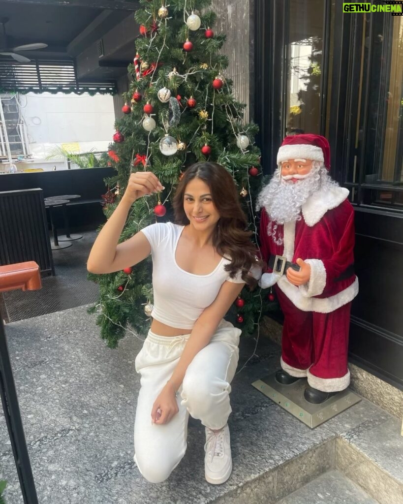 Heena Achhra Instagram - Merry Christmas 🎅2023 ♥️🎁🌈🙌🏻 . . . . #heerachhra #christmas #tropical