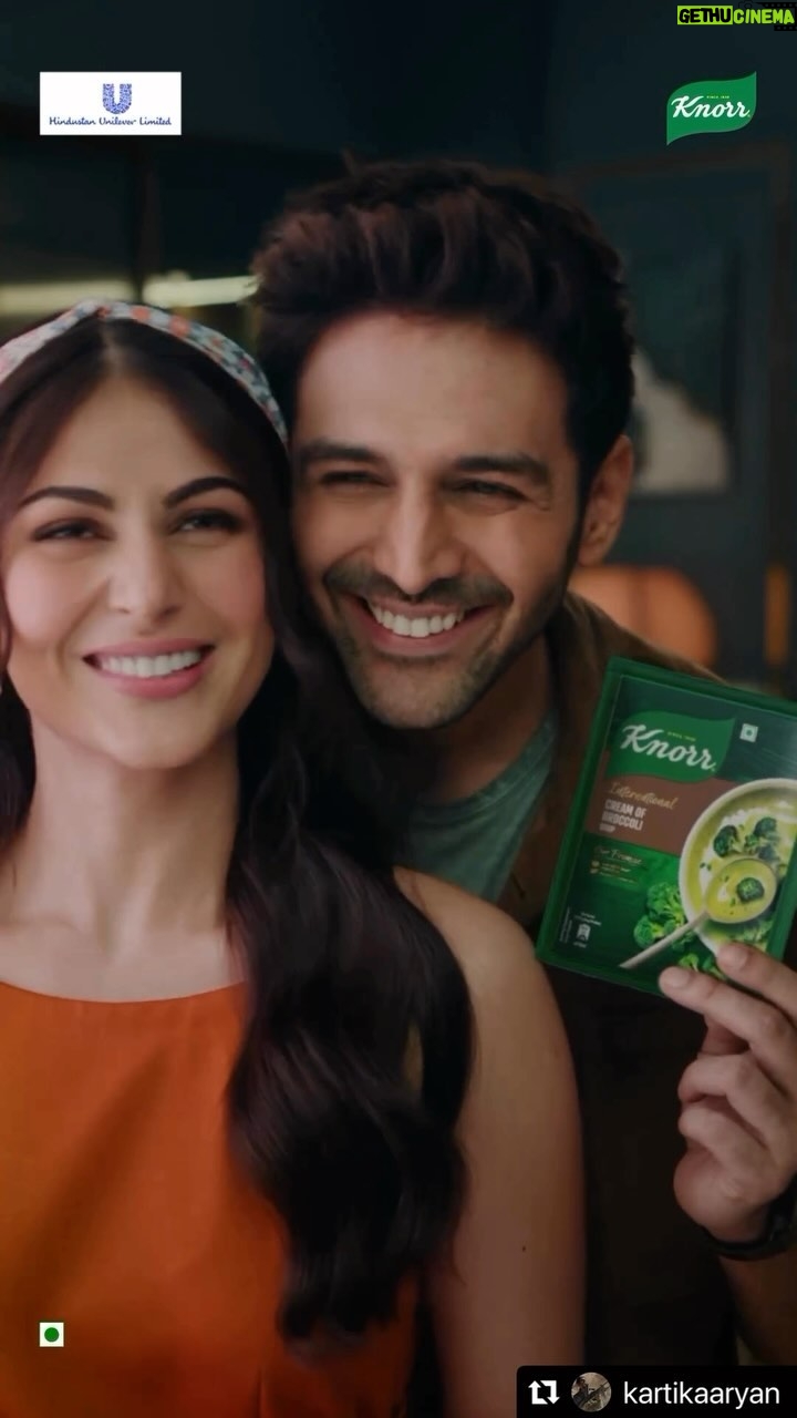 Heena Achhra Instagram - WAY TOO CUTE TO HANDLE 🤟 @kartikaaryan Behind every great soup,there’s an even greater chef! Mausam Broccoli soup ka🥣 @knorr_india Directed by:- @shwetabhvarma Production:- @milestonefilmstv Makeup by:- @billymanik81 Hair by:- @hairstylist_madhav2.0 #heerachhra #kartikaaryan #knorr