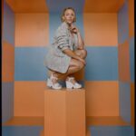 Heléne Yorke Instagram - 🟦🟧 . . . . 💁🏼‍♀️ @seijinyc 💄 @lisaaharon 📸 @emiliomk 💃🏼 @sarahslutsky Seen in @watchintheknow and @thecut