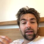 Heléne Yorke Instagram - Happy episode drop day!!! Here is @drewtarver doing a PITCH PERFECT impression of me in episode 1. Dare I say….an even BETTER read? We hope you love 3 & 4!!! On @hbomax!! TheOtherTwo @othertwoshow