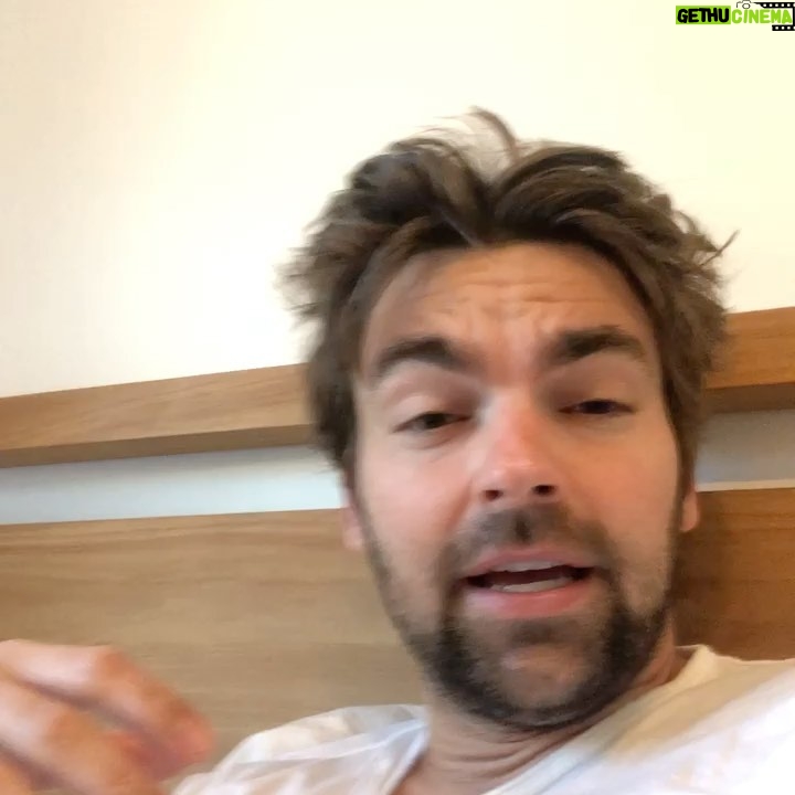 Heléne Yorke Instagram - Happy episode drop day!!! Here is @drewtarver doing a PITCH PERFECT impression of me in episode 1. Dare I say….an even BETTER read? We hope you love 3 & 4!!! On @hbomax!! TheOtherTwo @othertwoshow