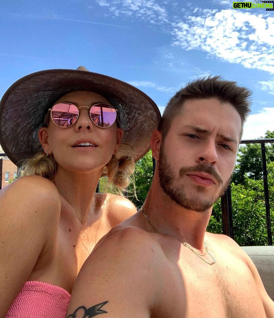 Heléne Yorke Instagram - Jake just taught me… . . . . how to do this.