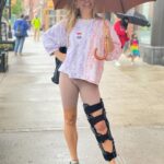 Heléne Yorke Instagram – A lil’ limp and a lil’ rain won’t stop me! Go vote! Brooklyn Heights