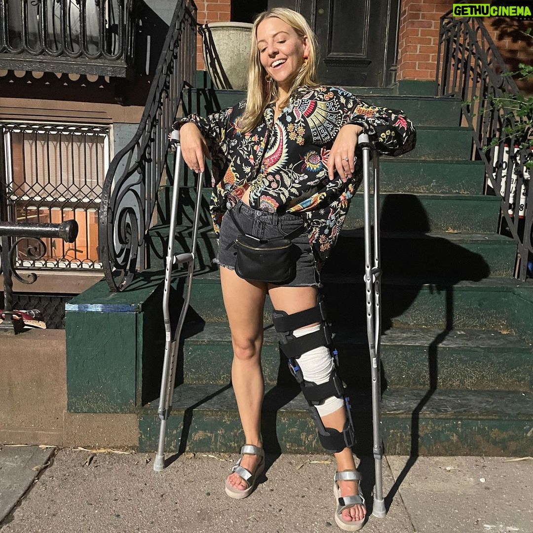 Heléne Yorke Instagram - 💃🏼 #aclrecovery #aclsurgery Brooklyn Heights