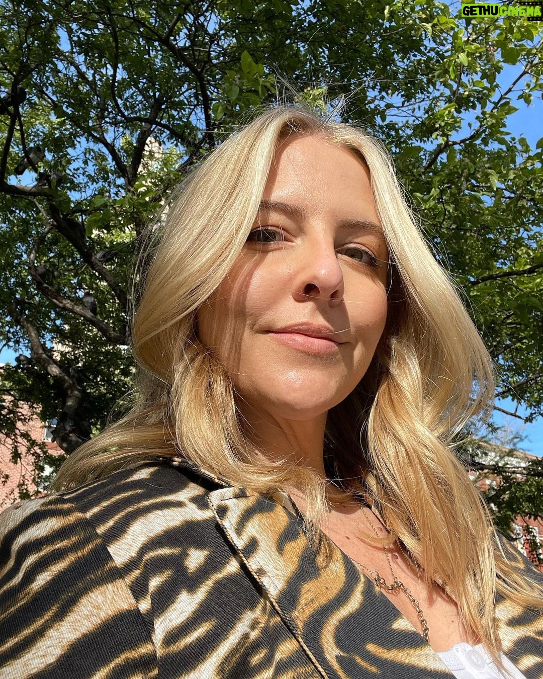 Heléne Yorke Instagram - Say what you want, but I look preeeeetty good for 75.