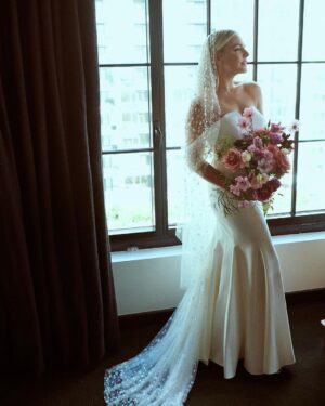 Heléne Yorke Instagram - Bliss. 
.
.
.
.
💁🏼‍♀️ @michaelhairdept
💄 @lisaaharon
📸 @jennyandersonphoto
