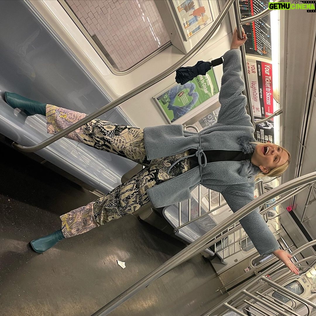 Heléne Yorke Instagram - Love when this happens. 2 Train