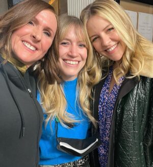 Heléne Yorke Instagram - Wrapped season 3 of 
@othertwoshow in a smelly basement kitchen in tribeca. So damp and happy. Can’t wait for you all to see what we made 🤗 feeling truly spoiled that this is a living.