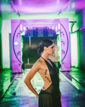 Helena Caldeira Instagram - DON’t LOOK 
DON’T TOUCH 
ASK FIRST

For @vogueportugal iconic party
Photos : @estellevalentephotography 
Makeup : @margaridacaldeira.artist 
Dress : @gabriel.daros.thelabel 
@showroombrandfire 
Jewelry : @the_tales_by_iva 

@lobomau.producoes 
@sergiomotasoares