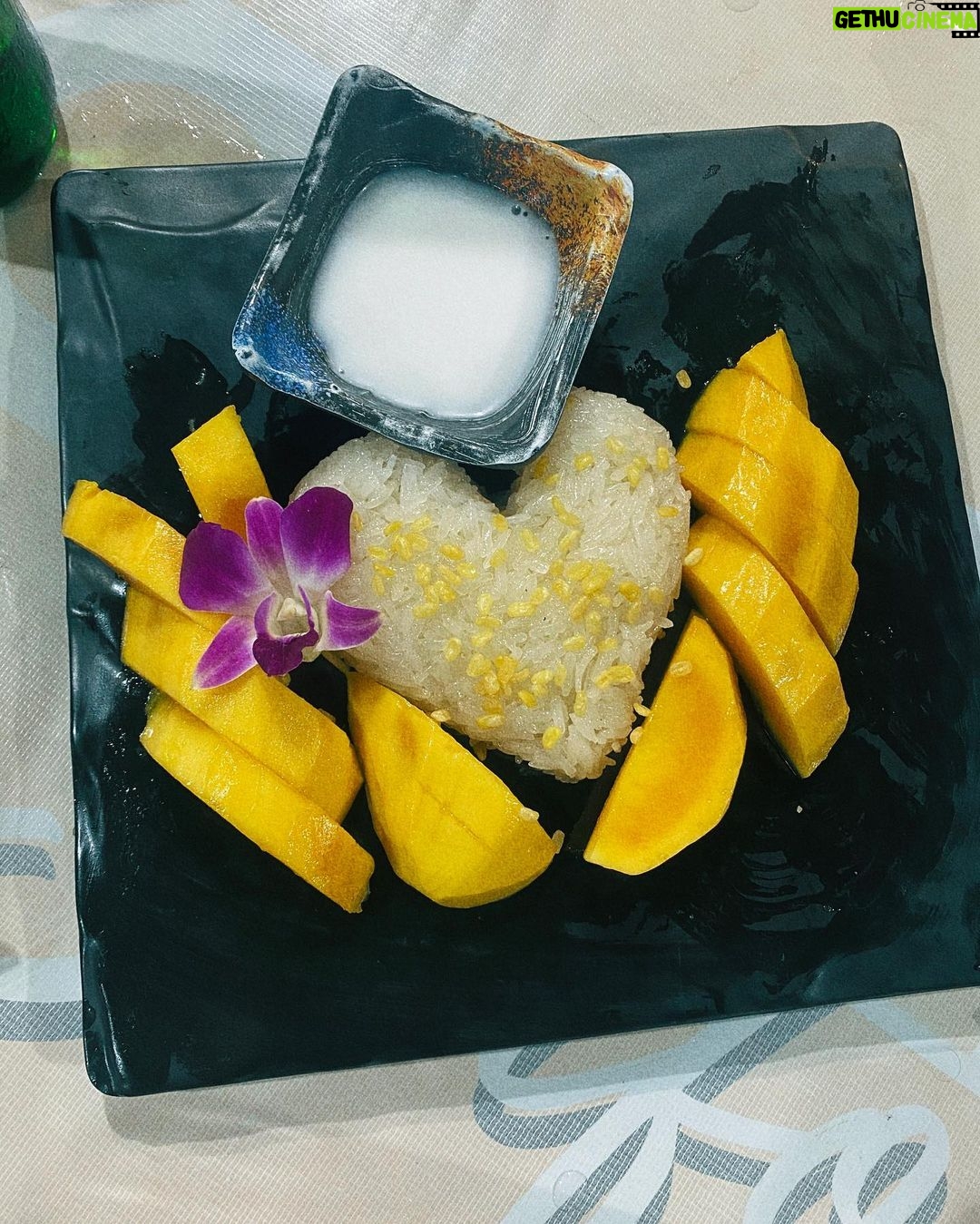Helena Caldeira Instagram - Mango sticky rice 🥭 Ko Panghan