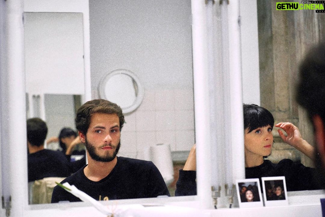 Helena Caldeira Instagram - Wild Flowers volta a estar em cena, amanhã às 20.30h e domingo às 16.30h, com interpretação de língua gestual, na @ccmalaposta. WILD FLOWERS De Rui Neto Com @francisco_monteiro_lopes @_miguel__amorim_ @caldeira_helena @lobomau.producoes Photos : @_aleksandrkuznetsov
