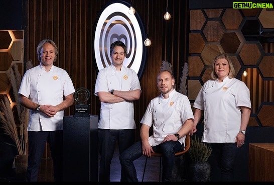 Henri Alén Instagram - Huomenna se alkaa! Suden nälkähän tässä alkaakin olla. Huomenna saatte syödä silmillänne kun MasterChef professional starttaa klo 20:00. Tiukkoja tilanteita ja luovia luomuksia on luvassa. Se on ihan kohta lets go! #masterchefsuomi #mtv3suomi #professional #lisääpainetta #kyökissä #mtv3katsomo