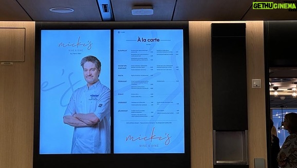 Henri Alén Instagram - Go Finnlines ⛴️⚓️ Naantaliin on juuri seilannut paatti lastattuna herkuilla, siistillä miljööllä ja pikku koirapuistolla! Pari vuotta sitten @finnlinessuomi otti yhteyttä ja pyysi jeesiä ruokatuotteen kanssa. Sitä on nyt reilu vuosi veivattu, mietitty ja suunniteltu ja vihdoin pääsette kokeilemaan uutta laivaa reitillä Naantali-Kappelskär. Laivan konsepti on suunnattu toki rahdille mutta myös rauhassa nautiskelijoille. Jos raju bilelaiva ei puhuttele niin tässä perfetto paikka nauttia merestä. Ja mikä hauskaa niin vaikka luppakorvan kanssa😊. Eikun kipparihattu päähän ja seilaa🙌 #finnlines #botski #sailor #merellä #aikuistenoikeasti #nautiskeluun #finnsirius