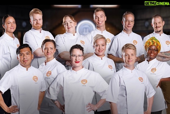Henri Alén Instagram - Huomenna se alkaa! Suden nälkähän tässä alkaakin olla. Huomenna saatte syödä silmillänne kun MasterChef professional starttaa klo 20:00. Tiukkoja tilanteita ja luovia luomuksia on luvassa. Se on ihan kohta lets go! #masterchefsuomi #mtv3suomi #professional #lisääpainetta #kyökissä #mtv3katsomo