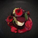 Henri Alén Instagram - Barbabietola Kyllä. Se on Italiaa ja tarkoittaa punajuurta. Fiasco?:ssa värkättiin alkuruoaksi makeaksi paahdettua punajuurta puhvelinmaito juuston kera. Muutama tippa vanhaa balsamietikkaa ja nuorta oliiviöljyä. Se on siinä. Alkutalven herkkua parhaimmillaan🙌. #rödbeta #barbabietolarossa #punajuuri #fiasco #italy #vabene #herkkää